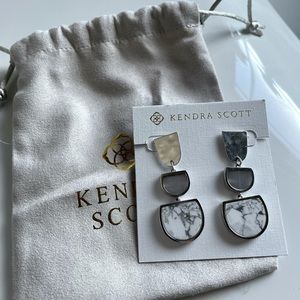 NWT Kendra Scott Luna Drop earrings